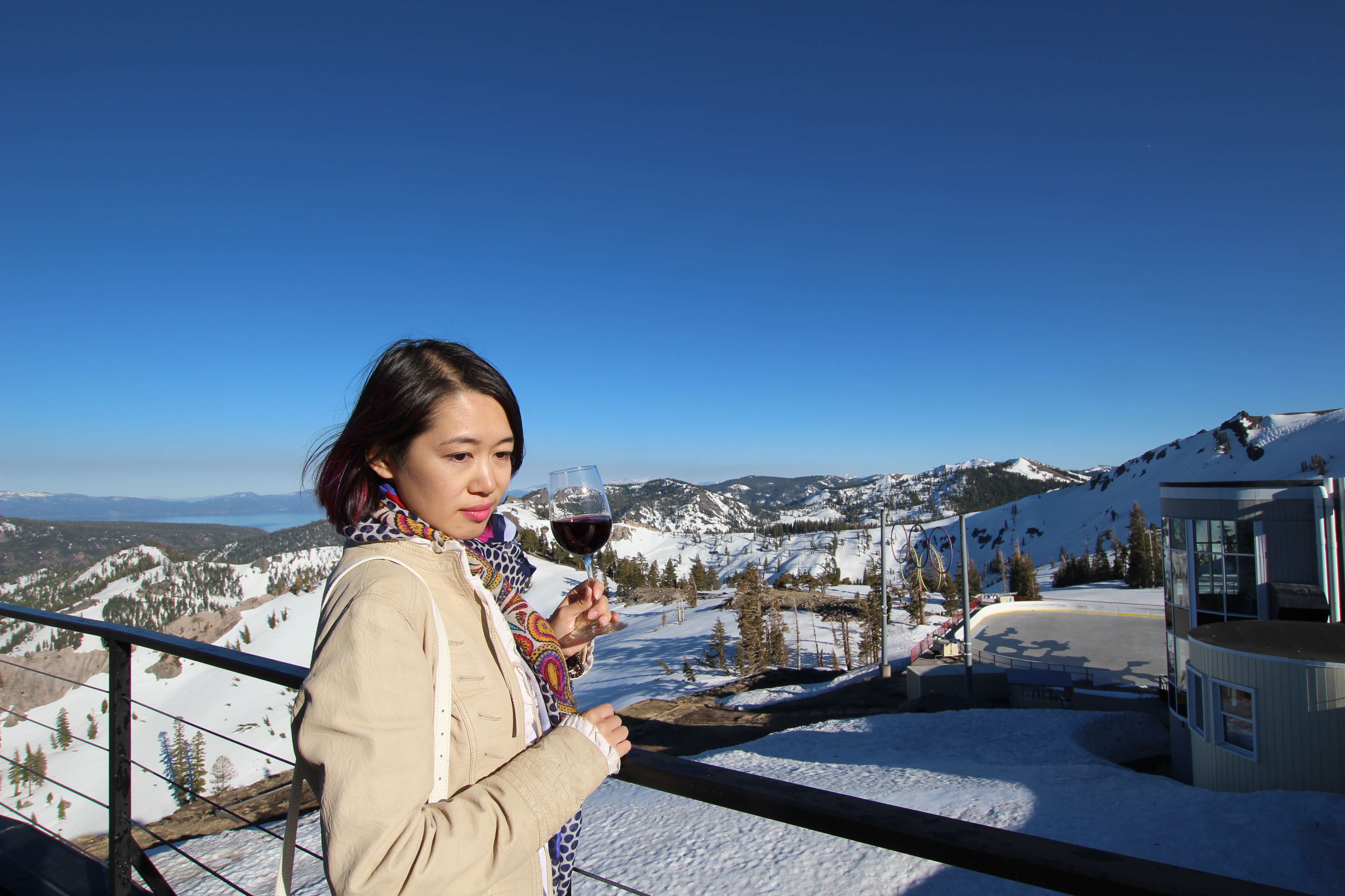 这里的夏天不止滑雪！热辣比基尼秀点亮清凉之旅